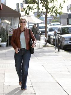 Jane Lynch feet photo 17