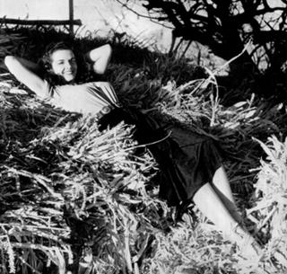 Jane Russell feet photo thumbnail