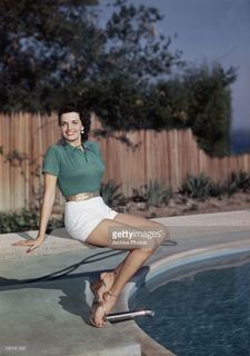 Jane Russell feet photo thumbnail