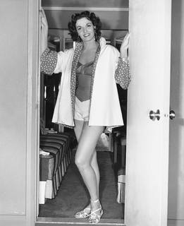 Jane Russell feet photo thumbnail