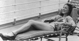 Jane Seymour feet photo thumbnail