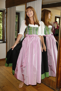 Jane Seymour feet photo thumbnail