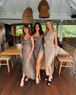Jane Seymour feet photo 2