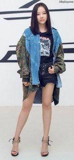 Jane Zhang feet photo 8