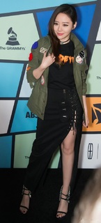 Jane Zhang feet photo 4