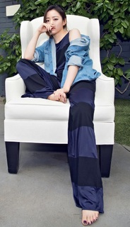 Jane Zhang feet photo 3