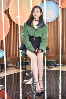 Jane Zhang feet photo 9