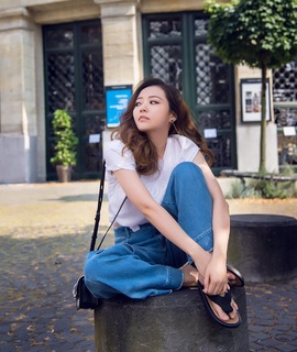 Jane Zhang feet photo 6