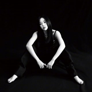 Jane Zhang feet photo 12