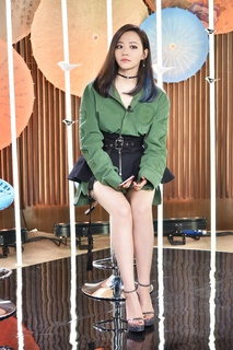 Jane Zhang feet photo 8