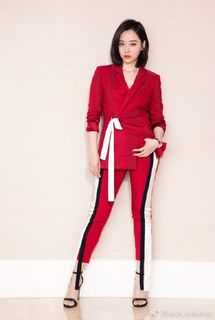 Jane Zhang feet photo 3