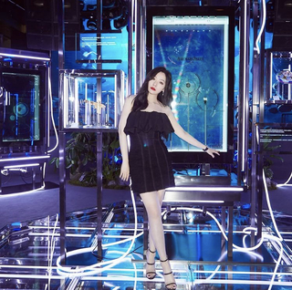 Jane Zhang feet photo 4