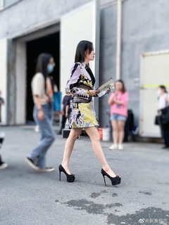 Jane Zhang feet photo 14
