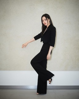 Jane Zhang feet photo 19