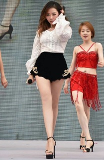 Jane Zhang feet photo 10