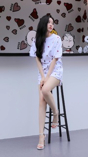 Jane Zhang feet photo 7