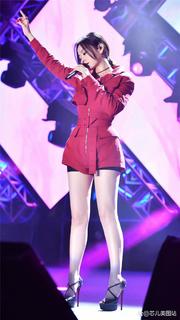 Jane Zhang feet photo 14