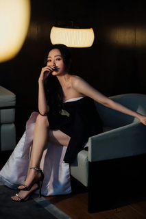 Jane Zhang feet photo 2
