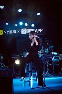Jane Zhang feet photo 18