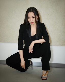 Jane Zhang feet photo 10