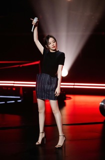 Jane Zhang feet photo 19