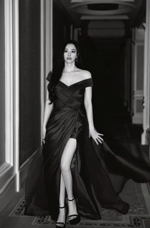 Jane Zhang feet photo 14