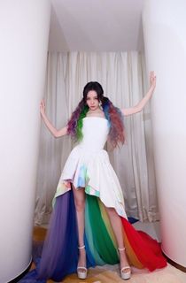Jane Zhang feet photo 5