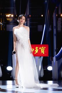 Jane Zhang feet photo 2