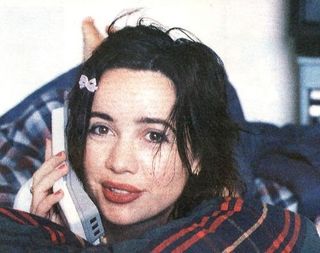 Janeane Garofalo feet photo thumbnail