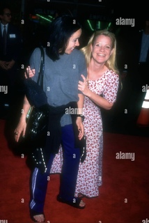 Janeane Garofalo feet photo thumbnail
