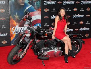 Janel Parrish feet photo thumbnail