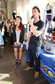 Janel Parrish feet photo thumbnail