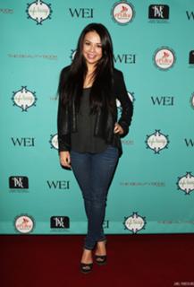 Janel Parrish feet photo thumbnail