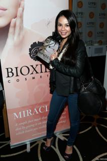 Janel Parrish feet photo thumbnail