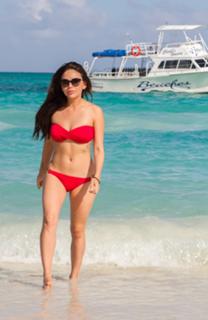 Janel Parrish feet photo thumbnail