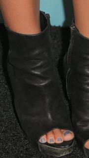 Janel Parrish feet photo thumbnail