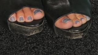 Janel Parrish feet photo thumbnail