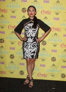 Janel Parrish feet photo thumbnail