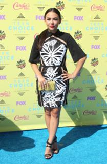Janel Parrish feet photo thumbnail