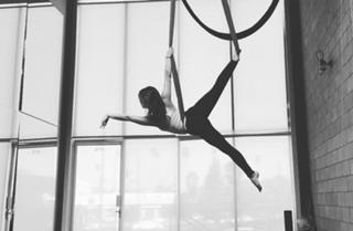 Janel Parrish feet photo thumbnail