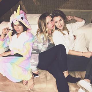 Janel Parrish feet photo thumbnail