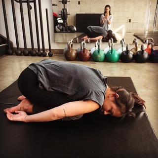 Janel Parrish feet photo thumbnail