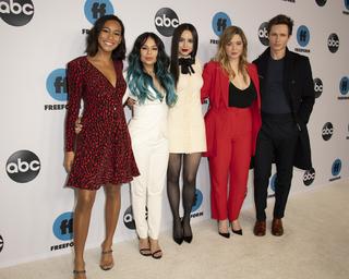 Janel Parrish feet photo thumbnail