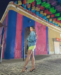 Janel Parrish feet photo thumbnail