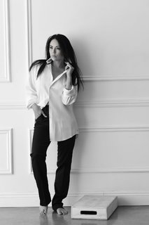 Janel Parrish feet photo thumbnail