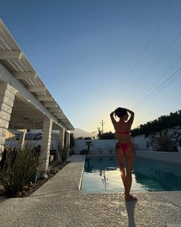 Janel Parrish feet photo thumbnail