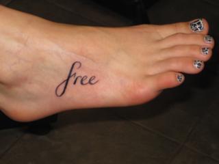 Janel Parrish feet photo thumbnail