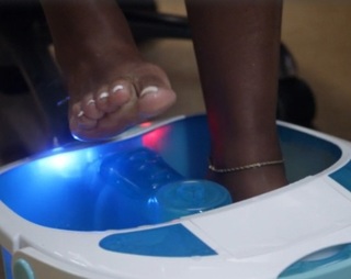 Janelle James feet photo 9