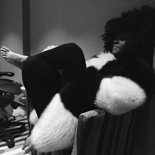 Janelle Monáe feet photo thumbnail