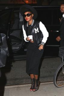 Janelle Monáe feet photo thumbnail